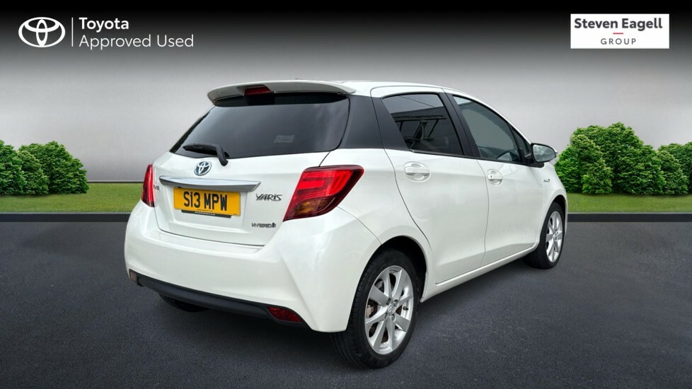 Toyota Yaris 1.5 Vvt-h Sport E-cvt Euro 6 White #2