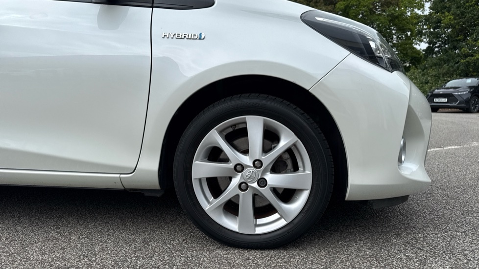 Toyota Yaris Vvt-h Excel Hatchback Grey #25