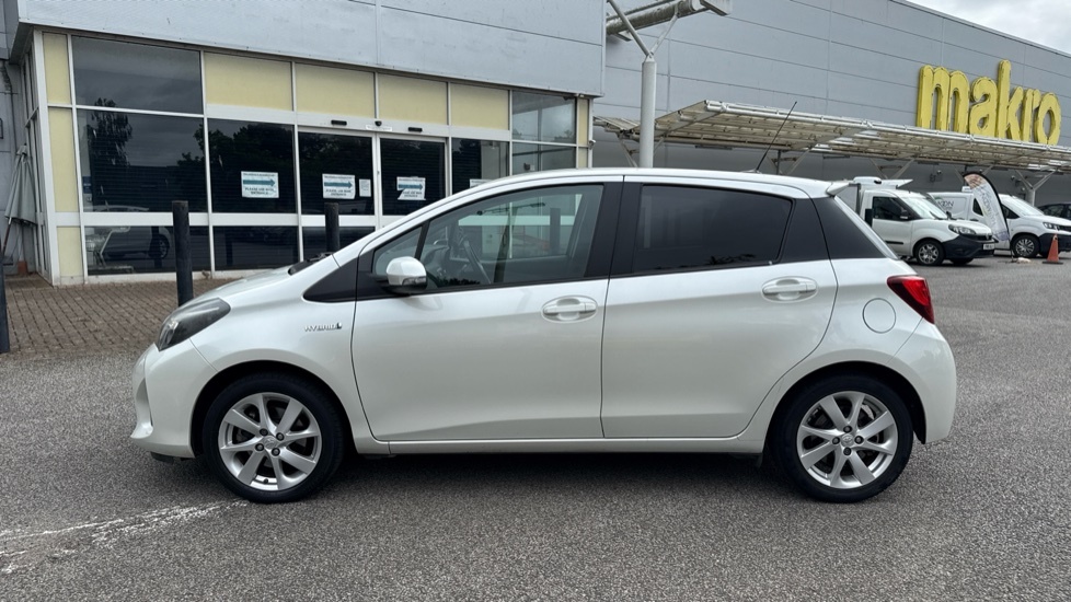Toyota Yaris Vvt-h Excel Hatchback Grey #24