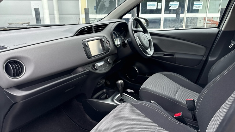 Toyota Yaris 1.5 Vvt-h Sport E-cvt Euro 6 White #5