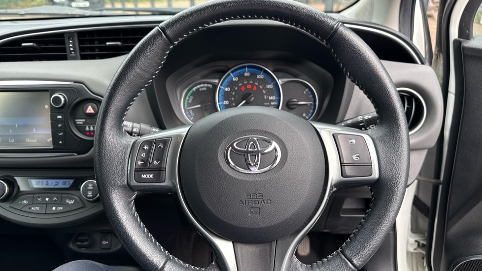 Toyota Yaris Vvt-h Excel Hatchback Grey #10