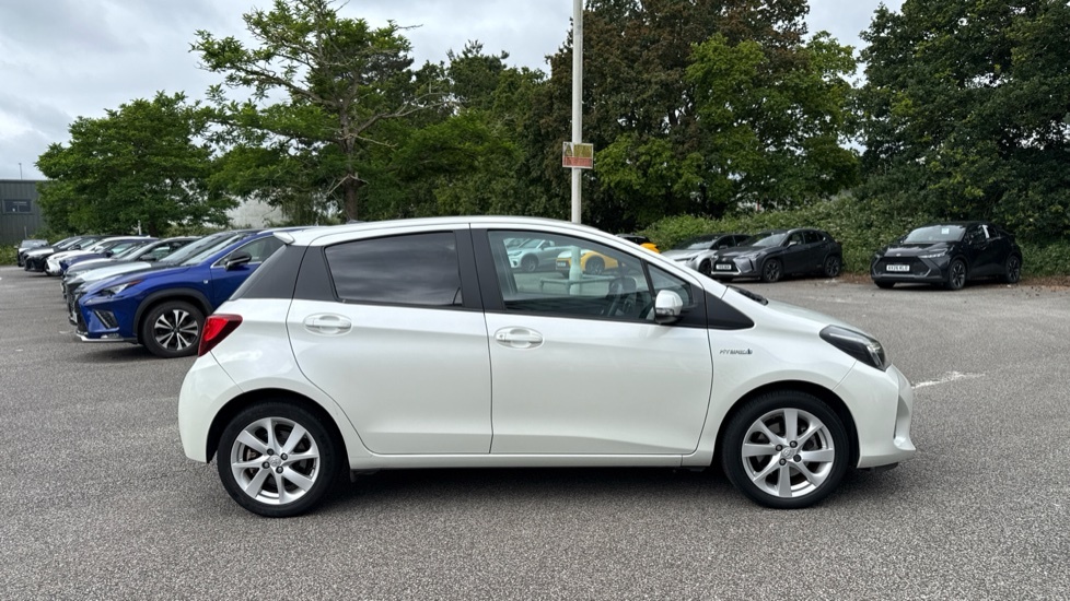 Toyota Yaris Vvt-h Excel Hatchback Grey #23