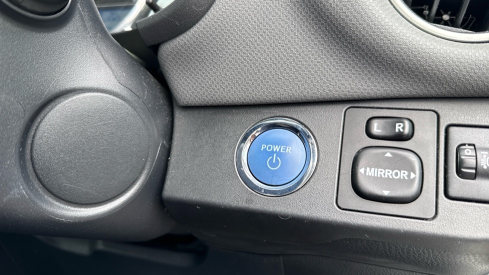 Toyota Yaris Vvt-h Excel Hatchback Grey #16