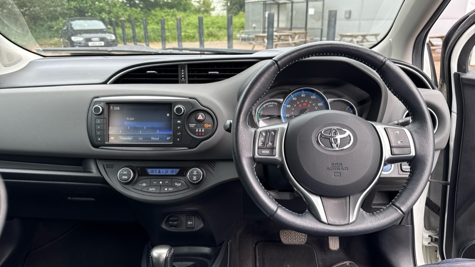 Toyota Yaris 1.5 Vvt-h Sport E-cvt Euro 6 White #6