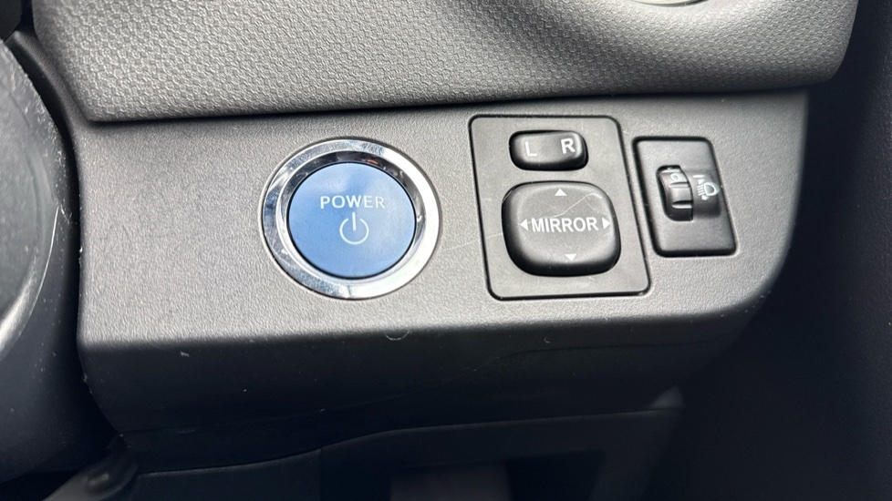 Toyota Yaris Vvt-h Excel Hatchback Grey #31