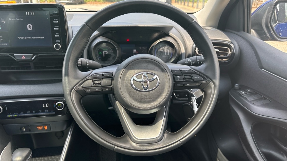Toyota Yaris Icon White #7