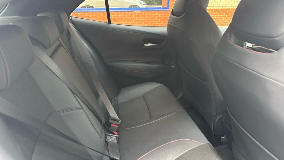 Toyota Corolla 2.0 Hybrid Excel White #15