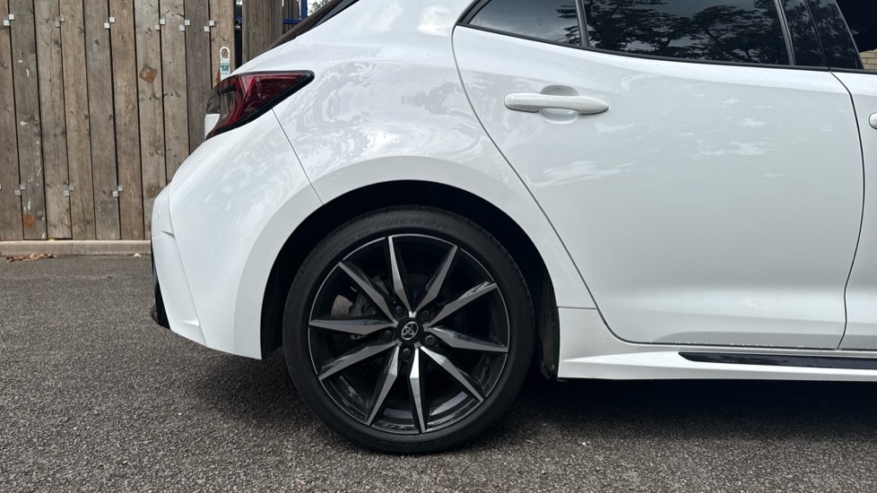 Toyota Corolla 2.0 Hybrid Excel White #25