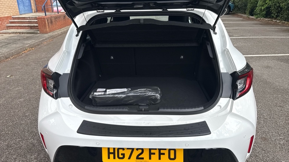 Toyota Corolla 2.0 Hybrid Excel White #13
