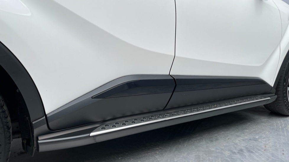 Toyota C-Hr Excel White #37