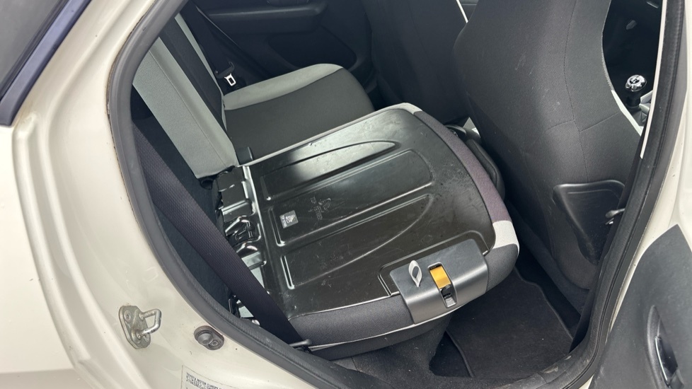 Toyota Aygo X-press White #18