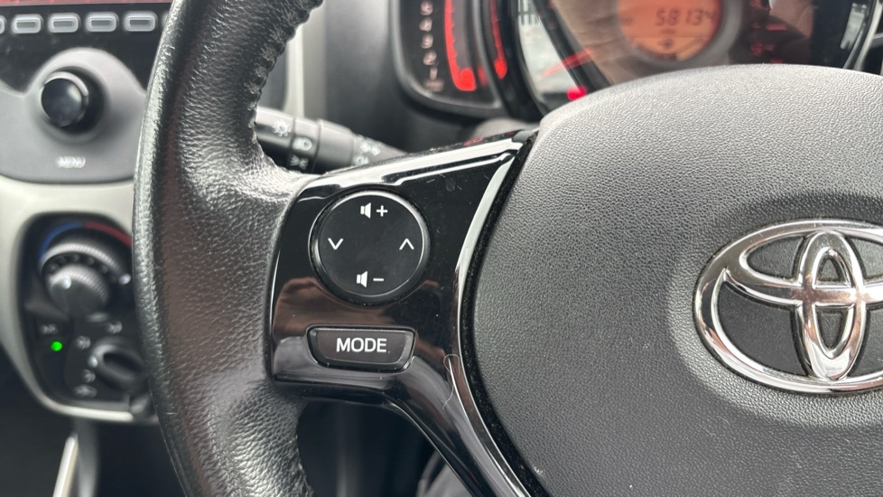 Toyota Aygo X-press White #30