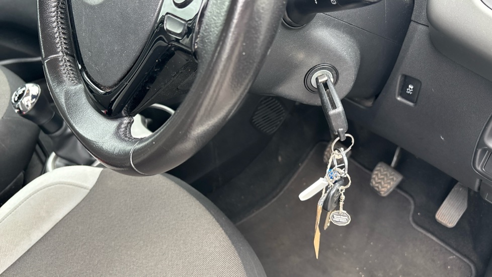Toyota Aygo X-press White #16