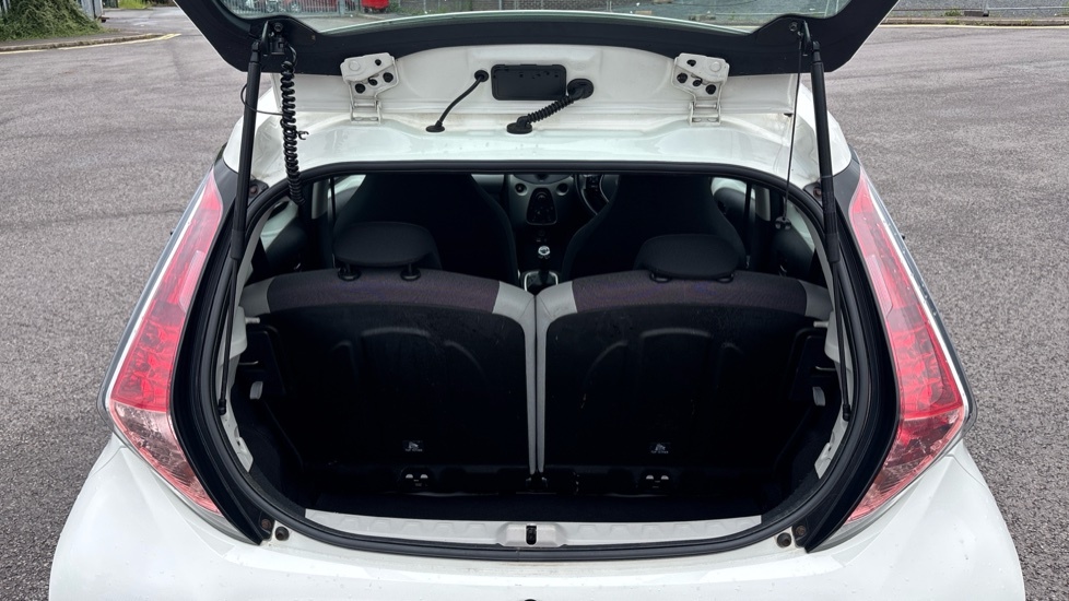 Toyota Aygo X-press White #13