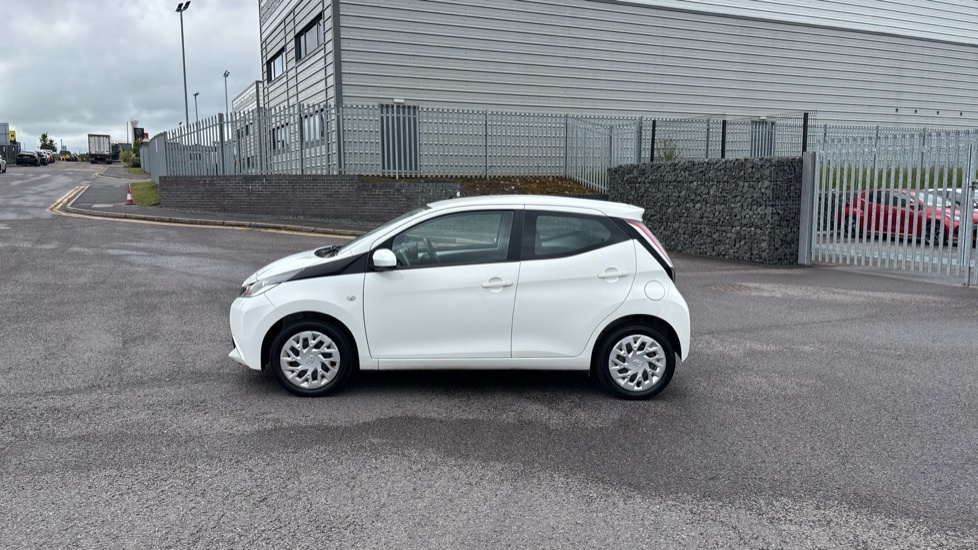 Toyota Aygo X-press White #24