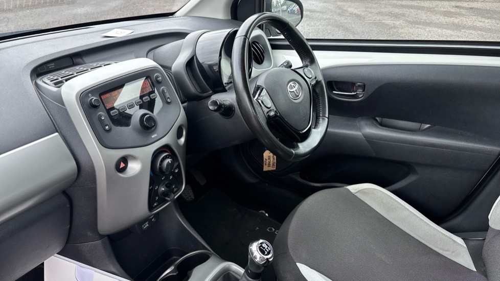 Toyota Aygo 1.0 Vvt-i X-play Euro 6 White #5