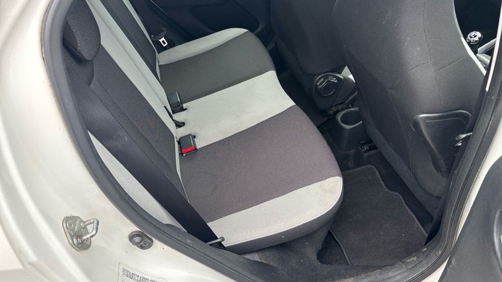 Toyota Aygo X-press White #8