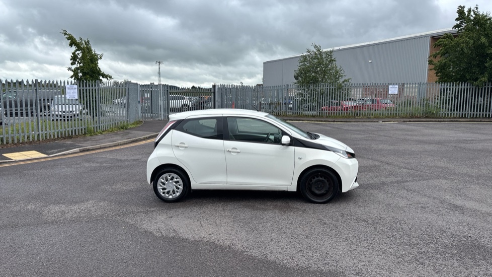 Toyota Aygo X-press White #23
