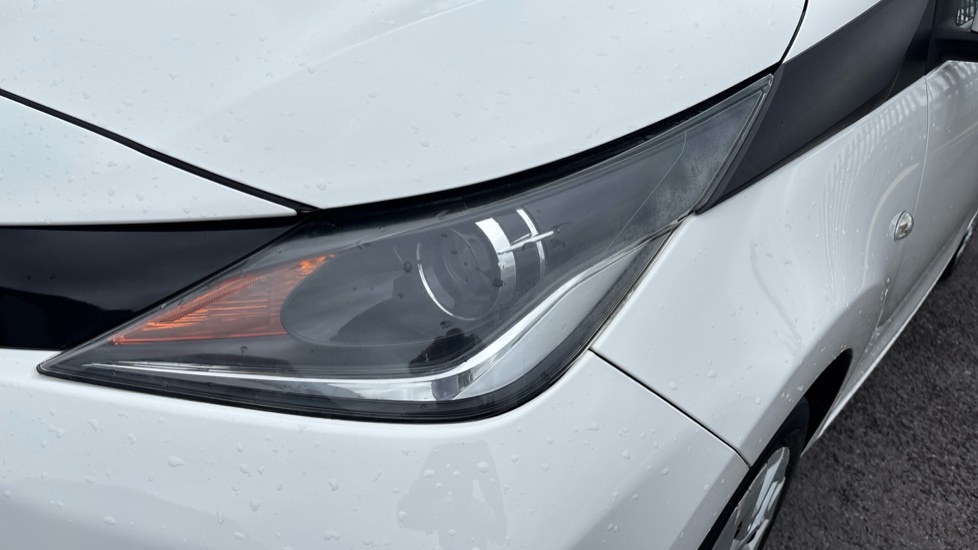 Toyota Aygo X-press White #20