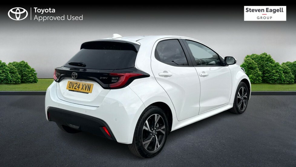 Toyota Yaris 1.5 Vvt-h Design E-cvt Euro 6 Ss White #2