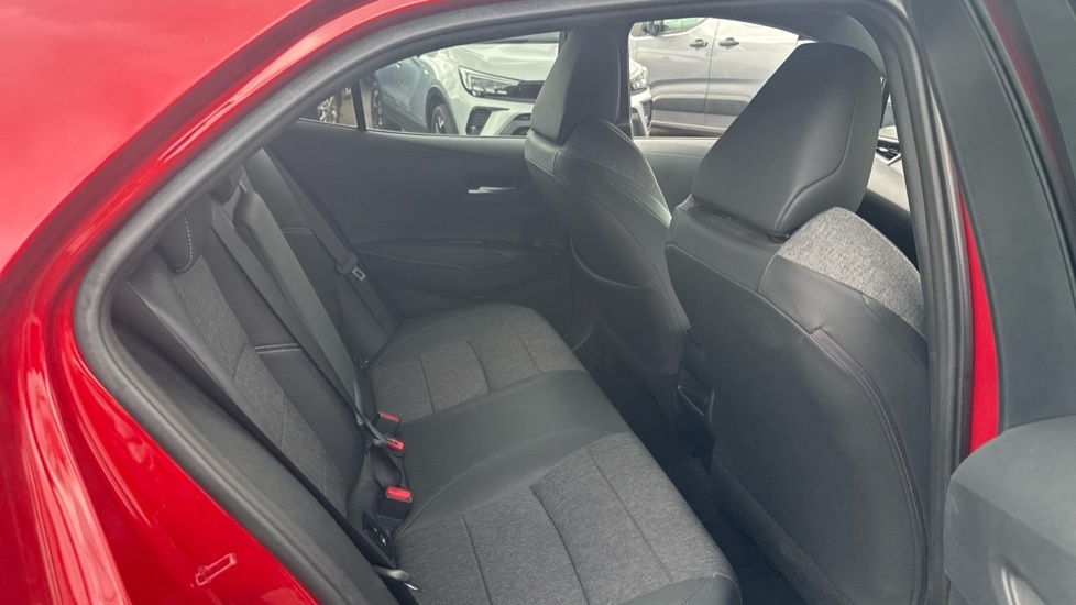 Toyota Corolla 2.0 Vvt-i Hybrid Trek Black #8