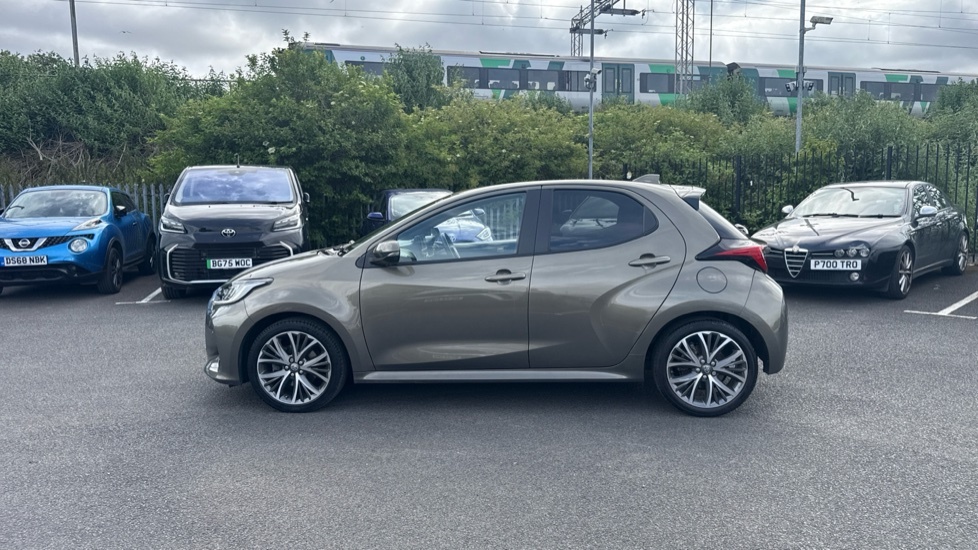 Toyota Yaris Design White #24