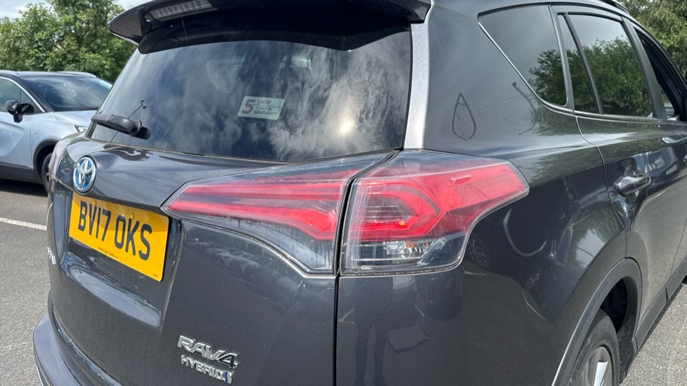 Toyota Rav 4 Excel Tss Hev Cvt White #21