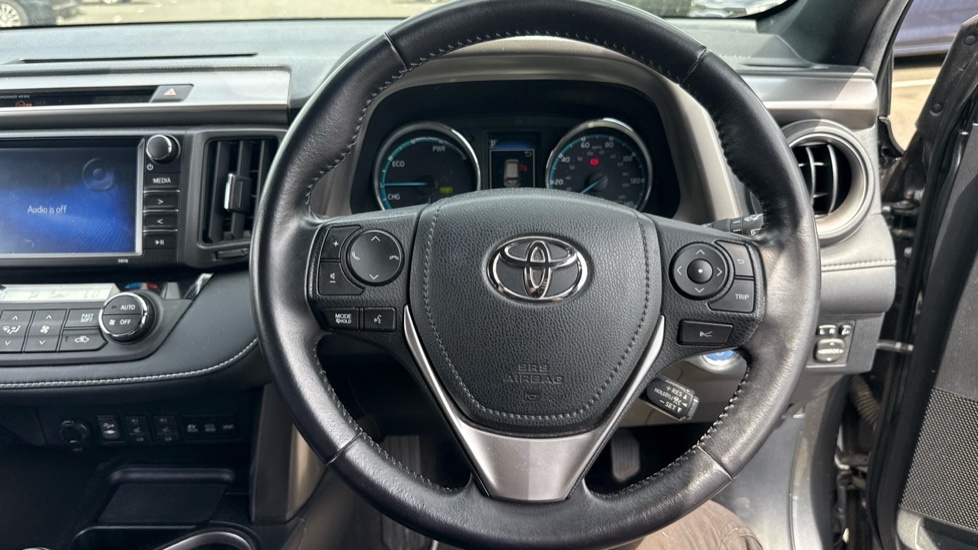 Toyota Rav 4 Excel Tss Hev Cvt White #10