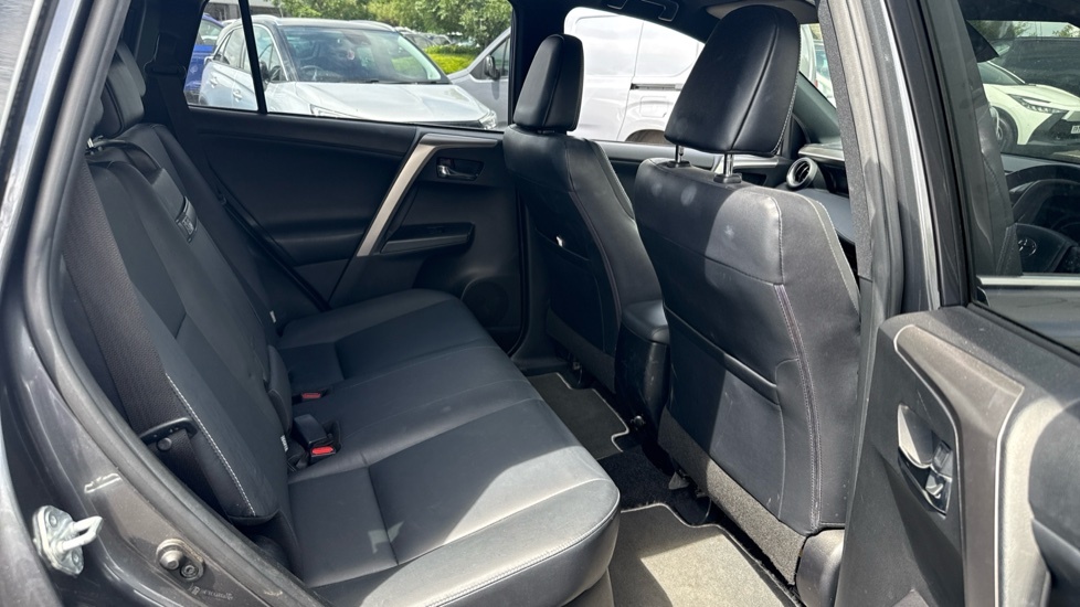 Toyota Rav 4 Excel Tss Hev Cvt White #8