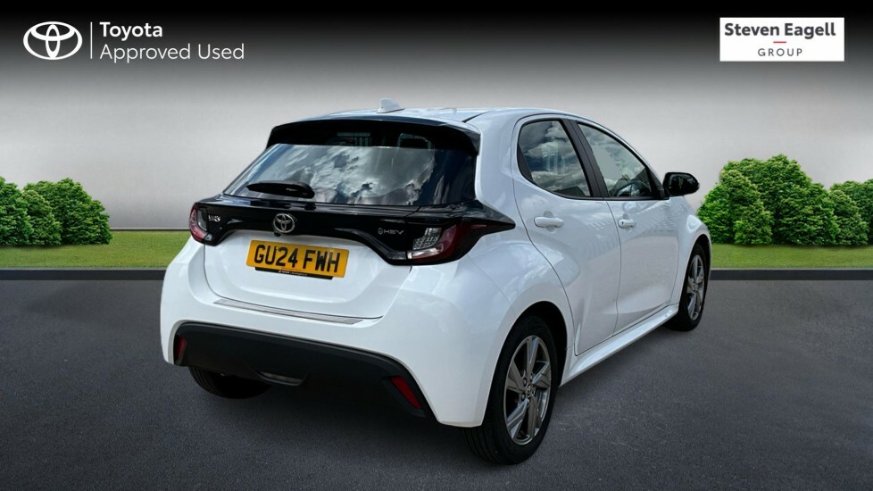 Toyota Yaris 1.5 Vvt-h Icon E-cvt Euro 6 Ss GU24FWH White #2