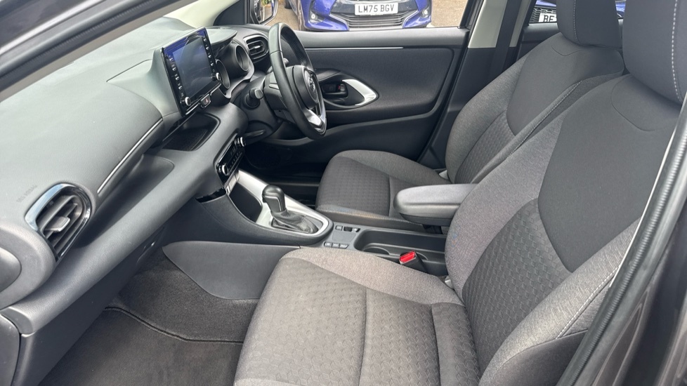 Toyota Yaris 1.5 Vvt-h Design E-cvt Euro 6 Ss Grey #5
