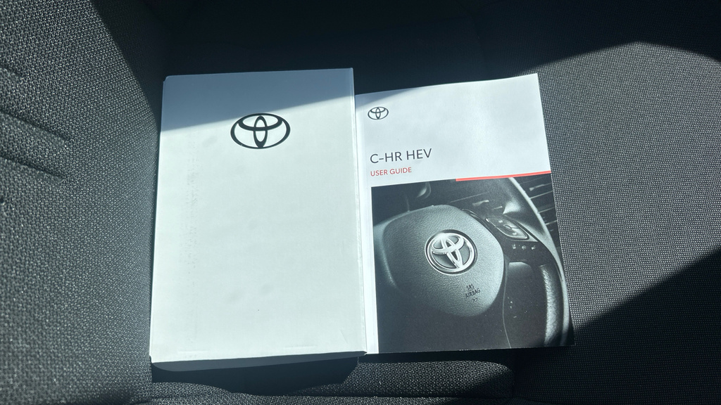 Toyota C-Hr Design White #27