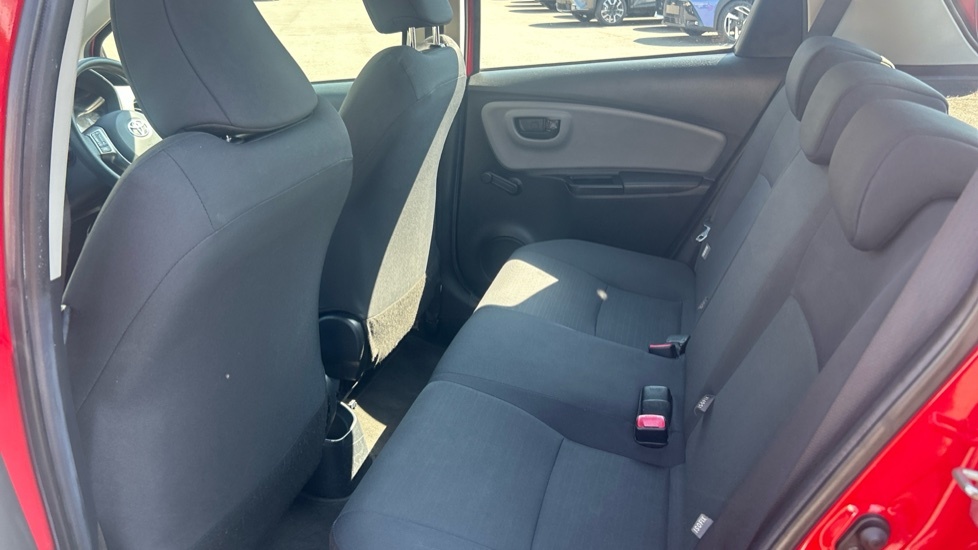 Toyota Yaris Hatchback 201564 #15