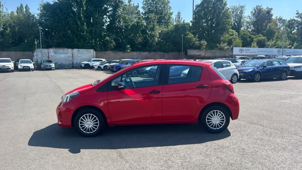 Toyota Yaris Hatchback 201564 #23