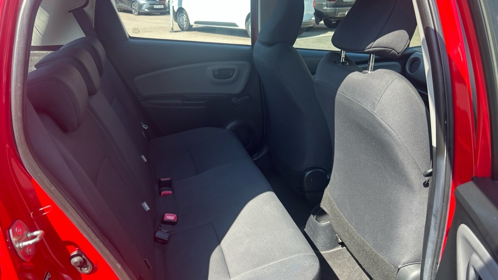 Toyota Yaris Hatchback 201564 #8