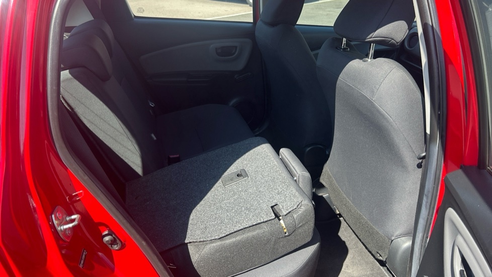 Toyota Yaris Hatchback 201564 #17