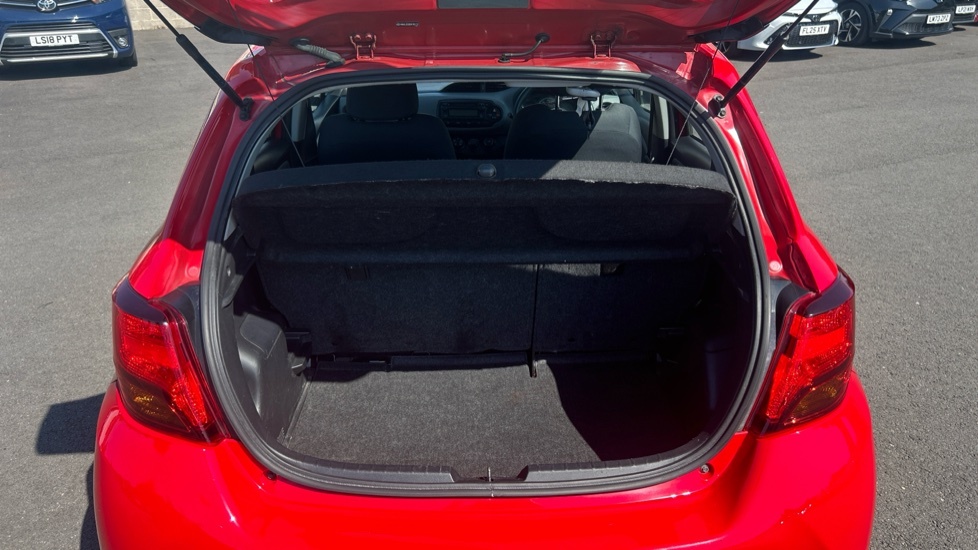 Toyota Yaris Hatchback 201564 #13