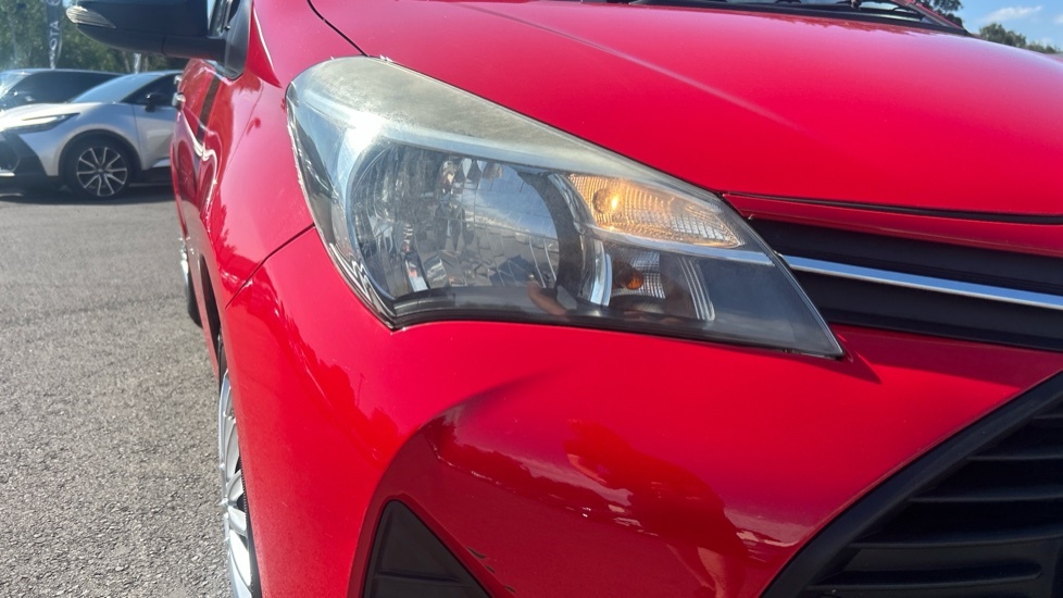 Toyota Yaris Hatchback 201564 #19