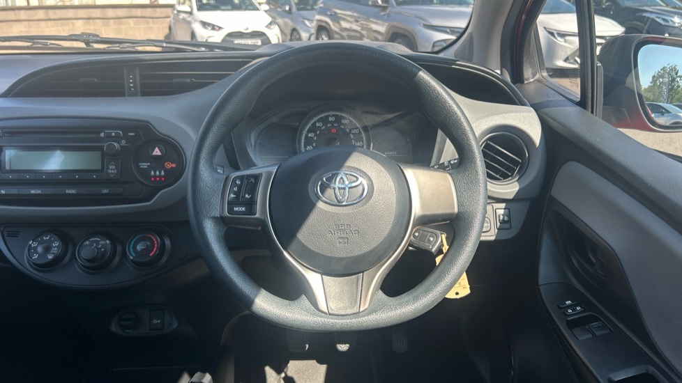 Toyota Yaris Hatchback 201564 #7
