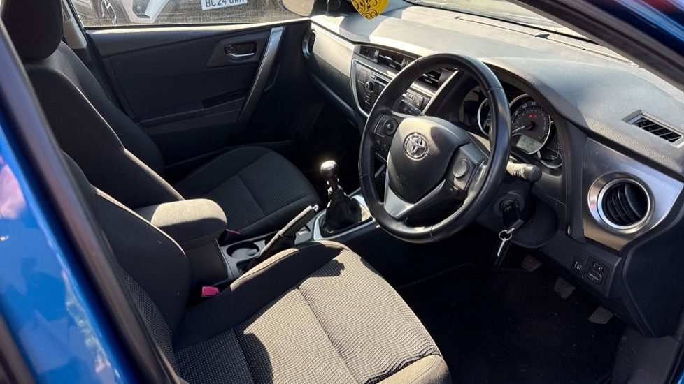 Toyota Auris Hatchback Blue #12