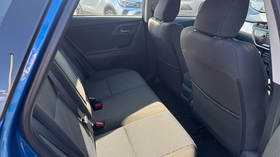 Toyota Auris Hatchback Blue #8