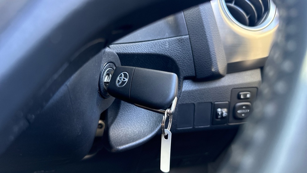 Toyota Auris Hatchback Blue #28