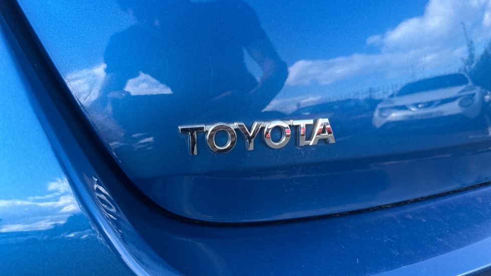 Toyota Auris Hatchback Blue #20