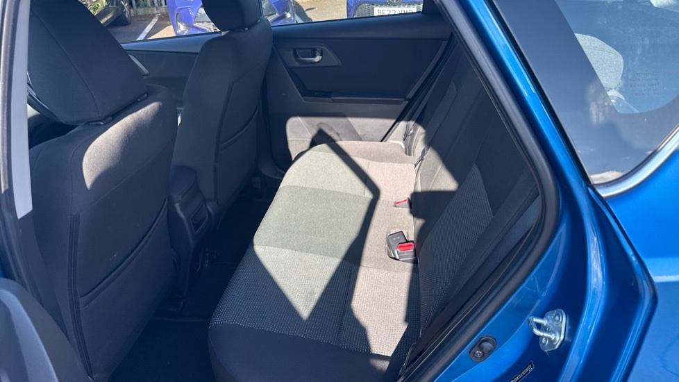 Toyota Auris Hatchback Blue #15