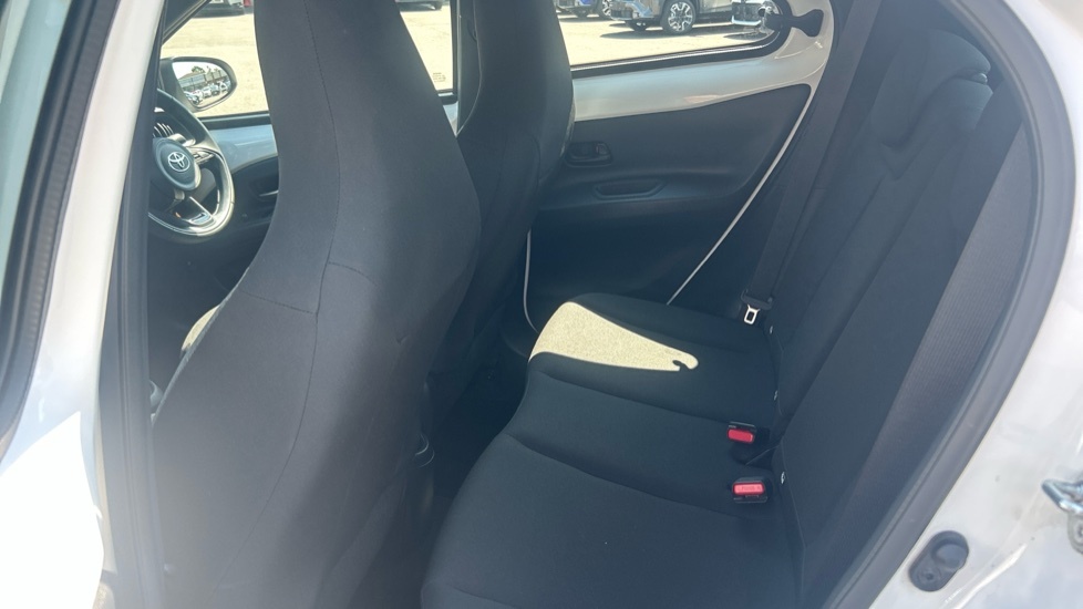 Toyota Aygo X 1.0 Vvt-i Edge Black #15