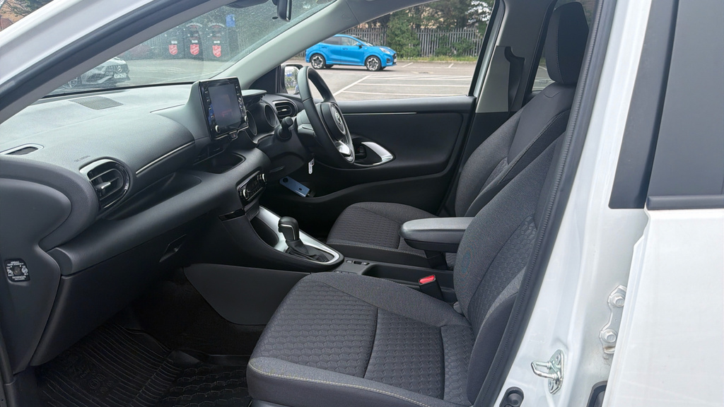 Toyota Yaris 1.5 Vvt-h Design E-cvt Euro 6 Ss White #5