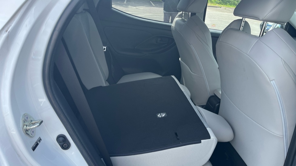 Toyota Yaris Hatchback Black #18