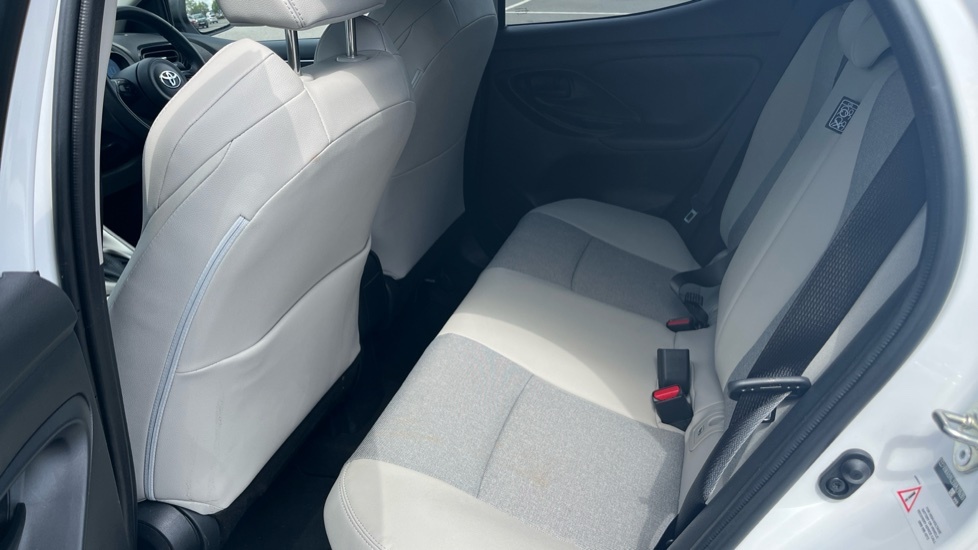 Toyota Yaris Hatchback Black #15