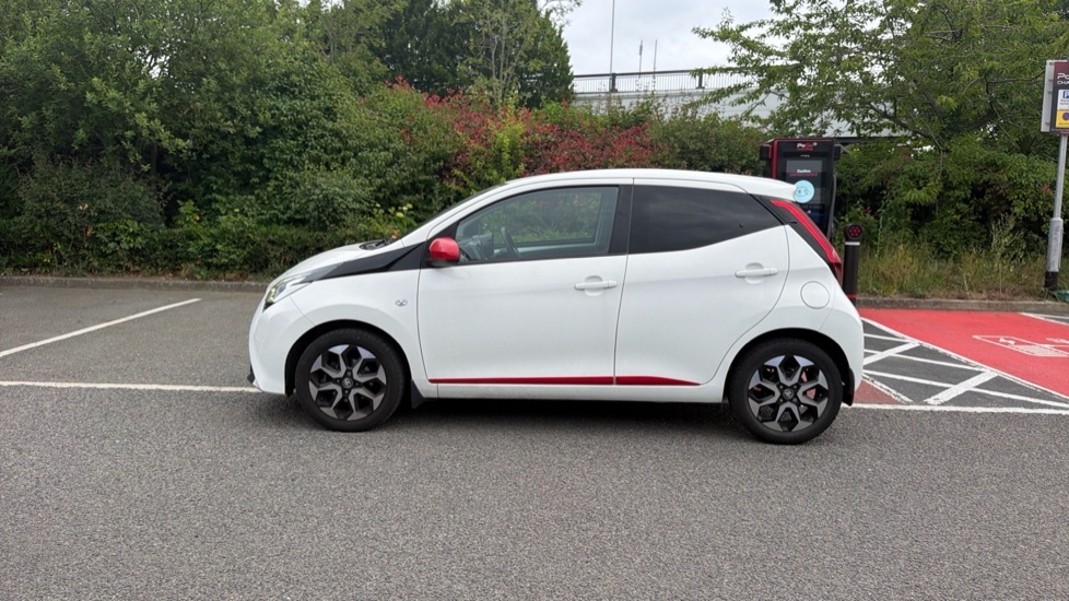 Toyota Aygo Hatchback #23