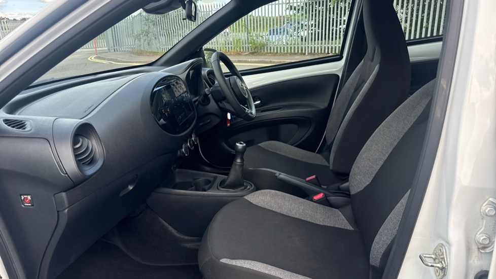 Toyota Aygo X 1.0 Vvt-i Pure Euro 6 Ss White #5